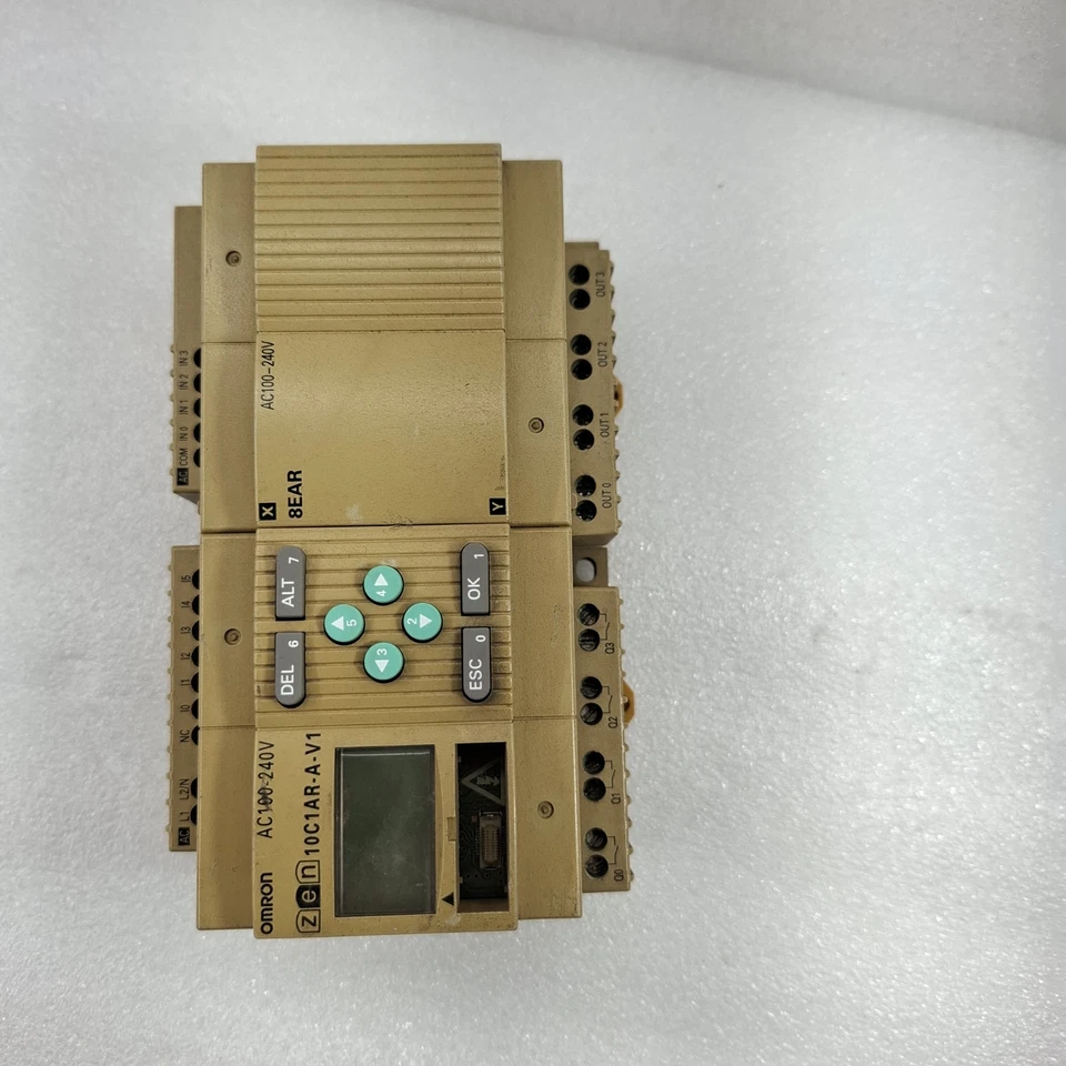 OMRON ZEN 10C1AR-A-V1 WITH ZEN-8EAR IN/OUT UNIT (LOW VISIBILITY ON DISPLAY)